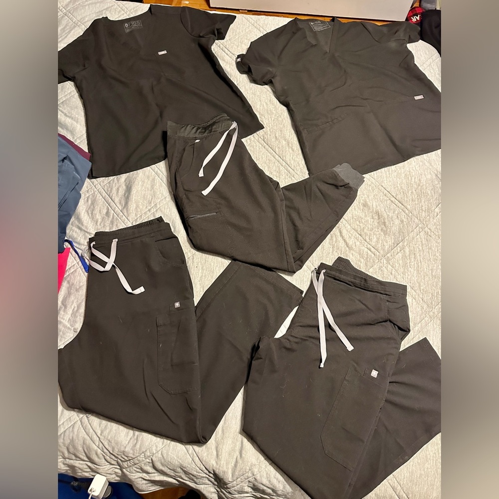 Black Figs Scrub Bundle Size Large